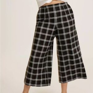 Plus Size - Pull-On Wide Leg
Crop Pant - Torrid